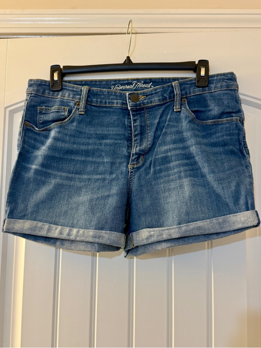 Universal Thread Medium Blue Denim Cuffed Women's Shorts Size 14W